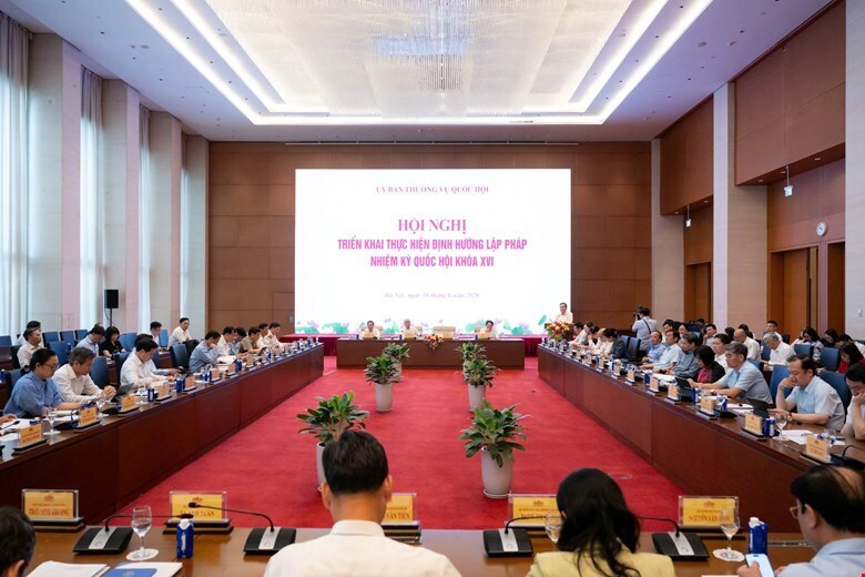 Chủ tịch Quốc hội Trần Thanh Mẫn chủ trì Hội nghị triển khai thực hiện Định hướng lập pháp nhiệm kỳ Quốc hội khóa XVI do Ủy ban Thường vụ Quốc hội tổ chức. Ảnh: Vũ Hiếu