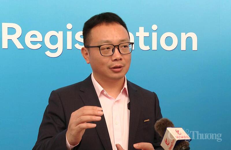 Ông Jimmy, Phó Chủ tịch Tập đoàn Jack Technology trao đổi với phóng viên Báo Công Thương