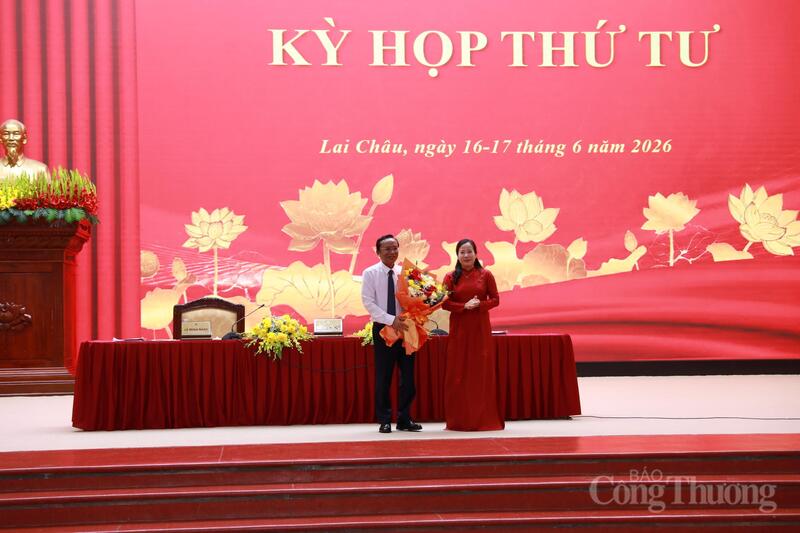 Tại Kỳ họp, HĐND tỉnh Lai Châu tiến hành bầu bổ sung Ủy viên UBND tỉnh đối với ông Bùi Quyết Toán, Giám đốc Công an tỉnh và ông Ngô Xuân Hùng, Giám đốc Sở Nông nghiệp và Môi trường.