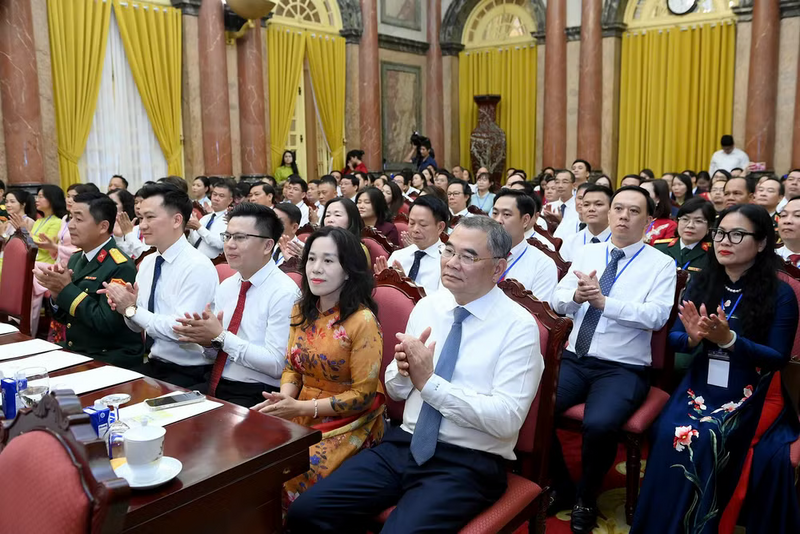 Các nhà báo tiêu biểu tham dự cuộc gặp mặt. Ảnh: Đăng Khoa