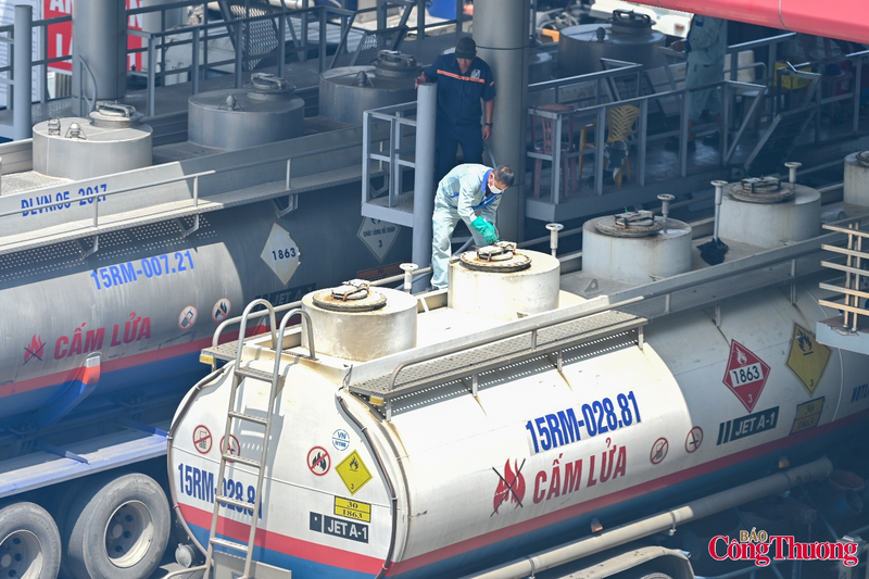 Công tác phối trộn, sản xuất và vận chuyển xăng E10 được thực hiện tại Công ty TNHH MTV Dầu khí Hải Linh. Ảnh: Nam Nguyễn