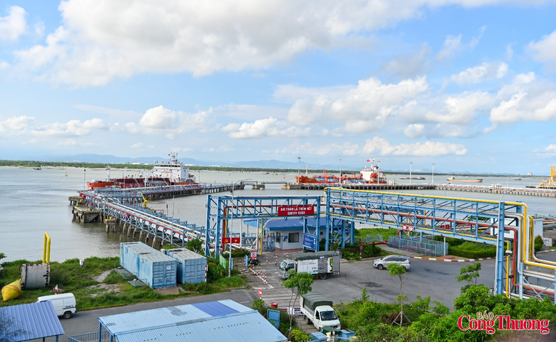 Về công tác đảm bảo nguồn Etanol nhiên liệu, PVOIL đã thực hiện cơ cấu/cải tạo bồn bể, đường ống xuất/nhập tại các kho trong hệ thống để tăng sức chứa Etanol. Ảnh: Nam Nguyễn
