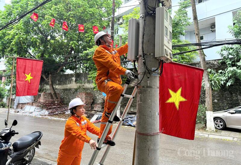 Điện lực Thạch Thành bố trí lực lượng trực 24/24 trong những ngày nắng nóng gay gắt nhằm đảm bảo nguồn điện cho người dân sử dụng. Ảnh: Quốc Anh