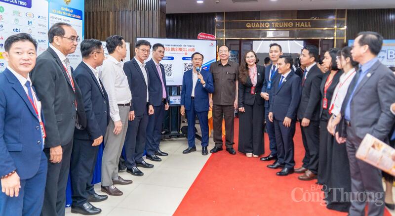 Đại biểu tham dự sự kiện.
