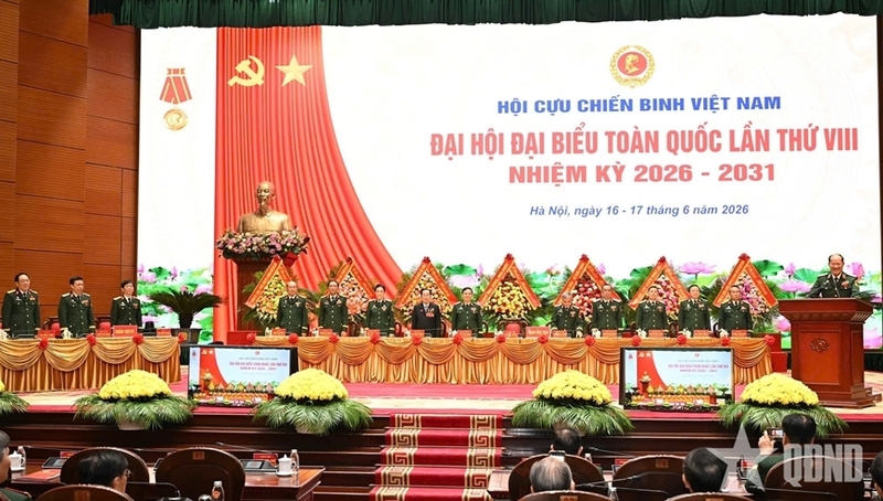 Đoàn Chủ tịch và Đoàn thư ký Đại hội. Ảnh: qdnd.vn