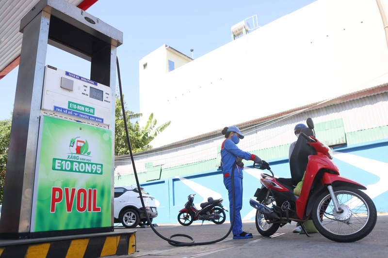 BSR đang tiếp tục nỗ lực phối trộn và xuất bán xăng sinh học E10, góp phần thúc đẩy sử dụng nhiên liệu sạch và hiện thực hóa mục tiêu giảm phát thải của Việt Nam. Ảnh: BSR
