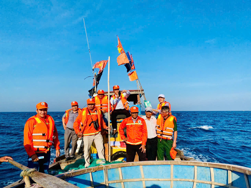 Để bảo vệ rạn san hô cũng như khai thác rong mơ trái vụ, nhiều tổ cộng đồng đã được thành lập. Ảnh: Tuệ Lâm