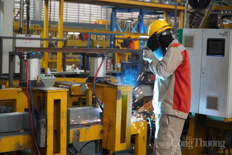 Theo các chuyên gia, văn hóa công vụ chính là hạ tầng thể chế mềm của môi trường kinh doanh. Ảnh: Thừa Ngọc