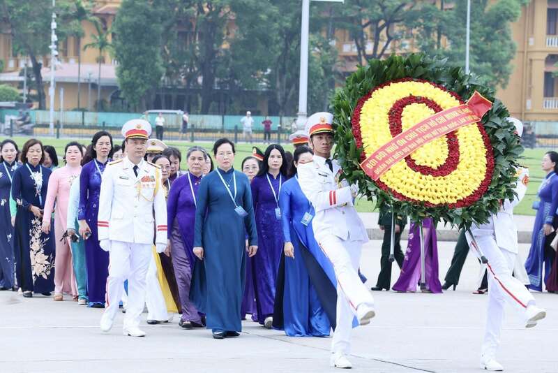 Đoàn Đại biểu dự Đại hội Phụ nữ toàn quốc lần thứ XIV vào Lăng viếng Chủ tịch Hồ Chí Minh - 1