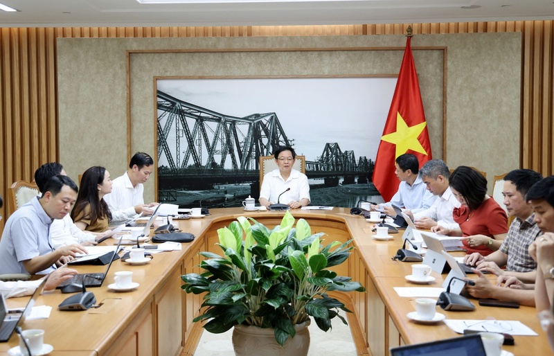 Phó Thủ tướng Hồ Quốc Dũng chủ trì cuộc họp dự thảo Nghị định quy định chi tiết và biện pháp thi hành Luật Công nghệ cao. Ảnh: VGP