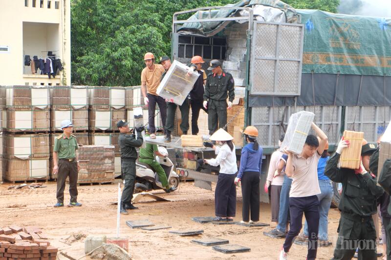 Các cán bộ, chiến sĩ, đoàn viên, thanh niên thuộc các đơn vị Công an tỉnh Lai Châu tham gia chiến dịch.