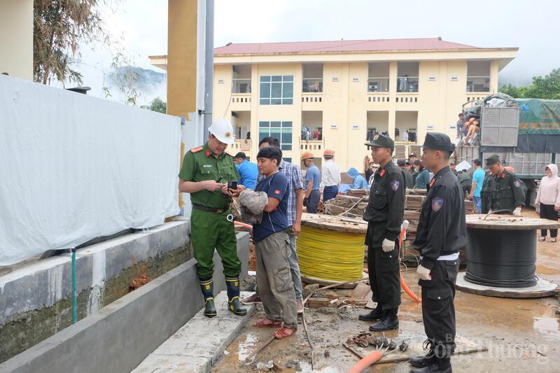 Đại tá, Phó Giám đốc Công an tỉnh Lai Châu Phạm Hải Đăng trực tiếp chỉ đạo tại công trình Trường Phổ thông nội trú Tiểu học và THCS Pa Tần.