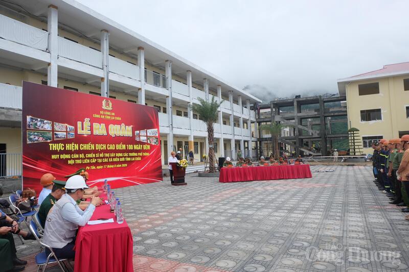 Lễ ra quân thực hiện chiến dịch cao điểm “100 ngày đêm” huy động cán bộ, chiến sĩ hỗ trợ xây dựng các trường phổ thông nội trú liên cấp tại các xã biên giới tỉnh Lai Châu.