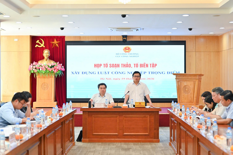 Bộ Công Thương tổ chức cuộc họp Tổ soạn thảo, Tổ biên tập xây dựng Luật Công nghiệp trọng điểm ngày 19/5/2026. Ảnh: Nam Nguyễn
