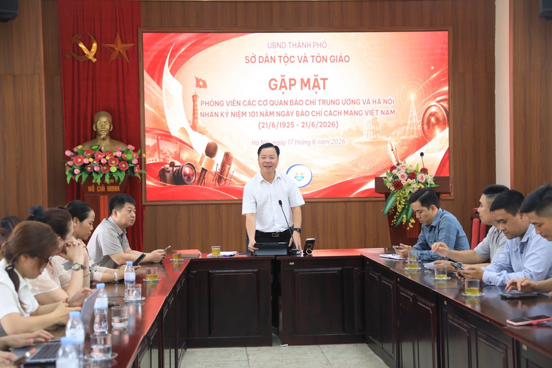 Giám đốc Sở Dân tộc và Tôn giáo Hà Nội Nguyễn Sỹ Trường phát biểu tại buổi gặp mặt.