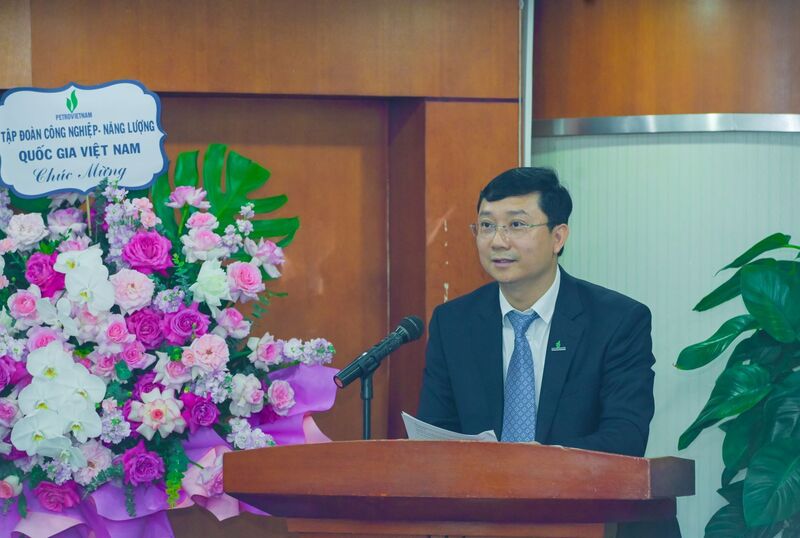 TS Nguyễn Văn Tư phát biểu nhận nhiệm vụ.