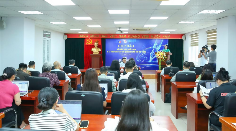 Không gian Hội Báo toàn quốc 2026 kết nối truyền thống với tương lai, tôn vinh thành tựu báo chí Việt Nam và khẳng định sứ mệnh trong kỷ nguyên mới. Ảnh: Sơn Hải