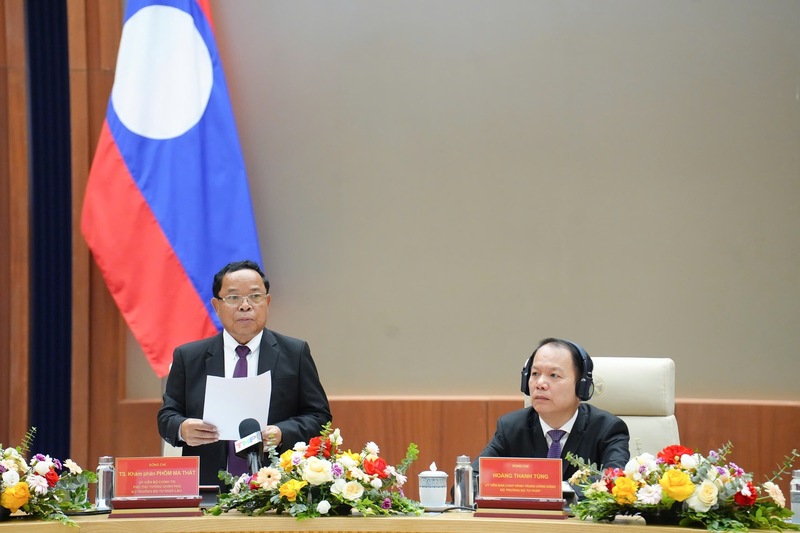 Đồng chí Khăm-phăn Phôm-Ma-Thắt, Phó Thủ tướng Chính phủ, Bộ trưởng Bộ Tư pháp nước Cộng hòa Dân chủ Nhân dân Lào phát biểu tại hội nghị. Ảnh: PLVN