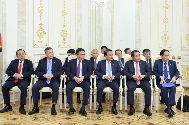 Đoàn đại biểu Việt Nam tham dự cuộc gặp với Người đứng đầu Cộng hòa Tatarstan. Ảnh: VGP/Nhật Bắc