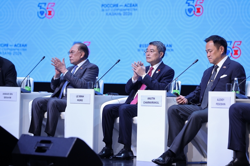 Thủ tướng Lê Minh Hưng cùng lãnh đạo các nước tham dự Lễ Khai mạc Diễn đàn Kinh doanh ASEAN-Nga - Ảnh: VGP/Nhật Bắc