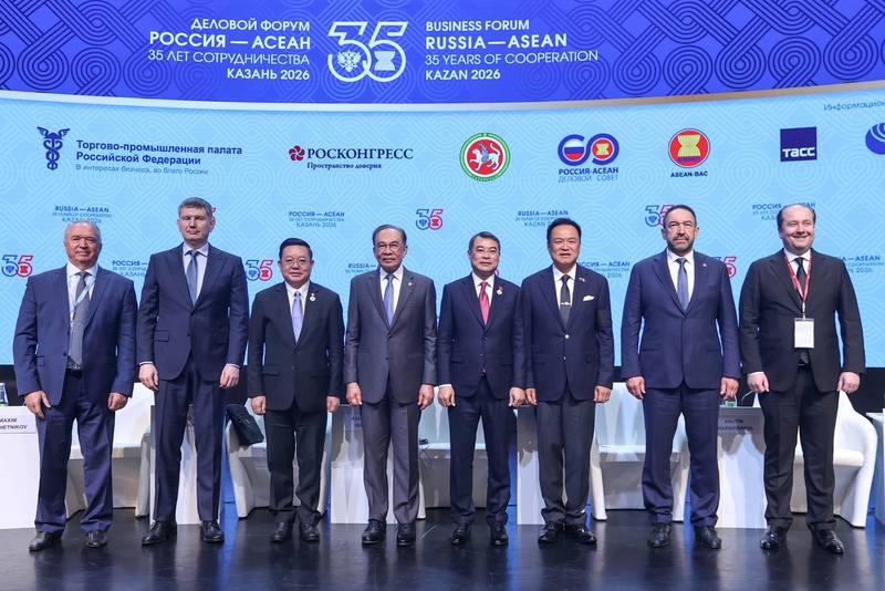 Thủ tướng Lê Minh Hưng cùng lãnh đạo các nước chụp ảnh chung tại Lễ Khai mạc Diễn đàn Kinh doanh ASEAN-Nga - Ảnh: VGP/Nhật Bắc