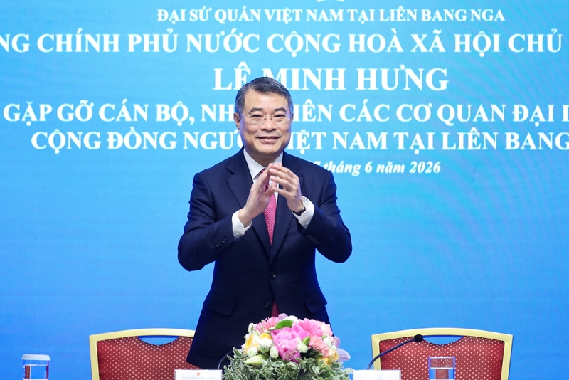 Thủ tướng Lê Minh Hưng gặp gỡ cán bộ, nhân viên các cơ quan đại diện và cộng đồng người Việt Nam đang sinh sống, học tập và làm việc tại Liên bang Nga - Ảnh: VGP/Nhật Bắc