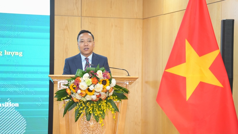 Thứ trưởng Bộ Công Thương Nguyễn Hoàng Long phát biểu tại lễ ký kết.