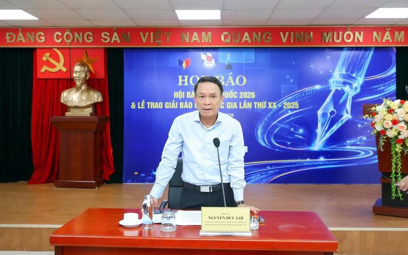 Phó Chủ tịch Thường trực Hội Nhà báo Việt Nam Nguyễn Đức Lợi phát biểu tại họp báo. Ảnh: Sơn Hải