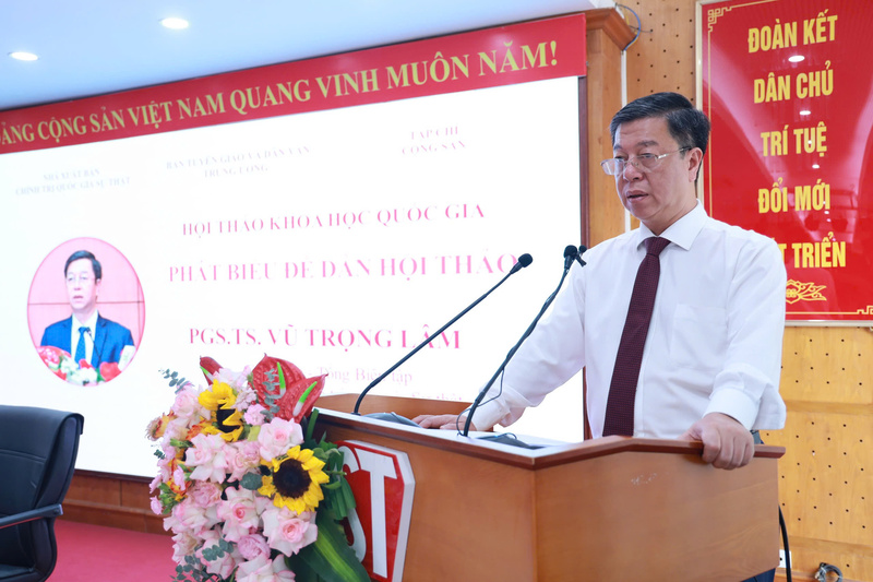 PGS.TS. Vũ Trọng Lâm, Giám đốc - Tổng Biên tập Nhà xuất bản Chính trị quốc gia Sự thật phát biểu tại hội thảo. Ảnh: Nhà xuất bản Chính trị quốc gia Sự thật