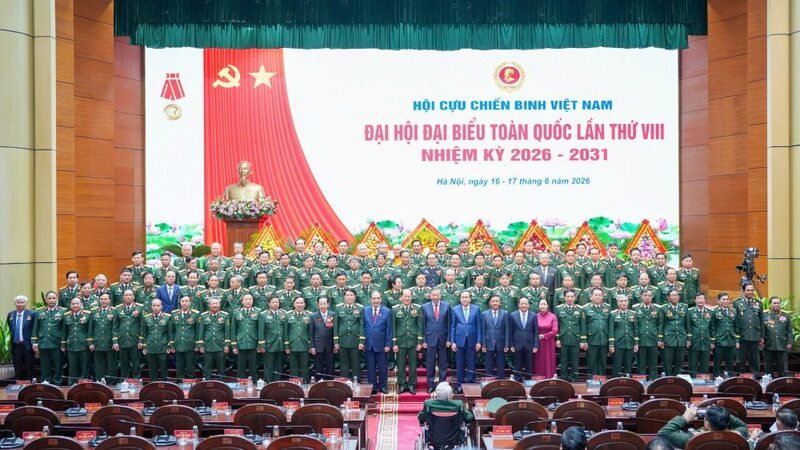Lãnh đạo Đảng, Nhà nước chụp ảnh chung với Ban Chấp hành Trung ương Hội Cựu chiến binh Việt Nam nhiệm kỳ 2026-2031. Ảnh: HC/laodong.vn