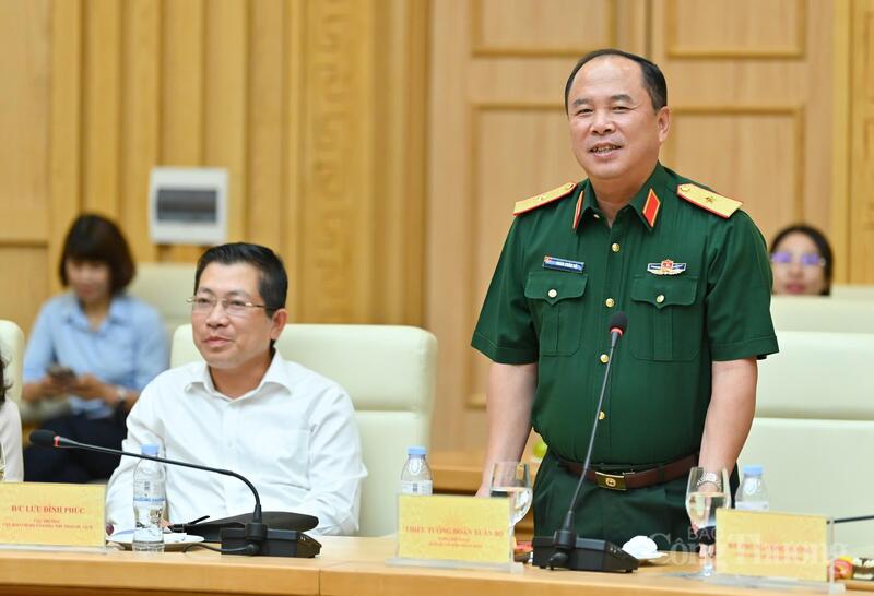 Thiếu tướng Đoàn Xuân Bộ, Tổng Biên tập Báo Quân đội nhân dân phát biểu tại cuộc gặp mặt. Ảnh: Nam Nguyễn