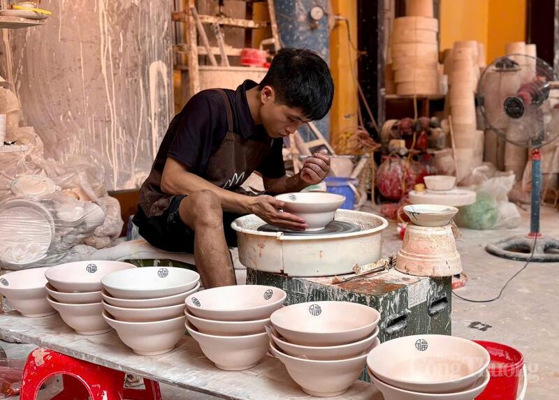Các sản phẩm đang được hoàn thiện để xuất khẩu sang thị trường nước ngoài. Ảnh: Nhật Chi