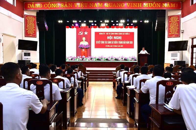 Hội nghị sơ kết công tác Cảnh sát biển 6 tháng đầu năm 2026 của Vùng Cảnh sát biển 2. Ảnh: Nam Trung