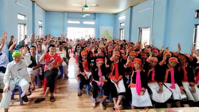 Người dân đồng thuận với chủ trương sáp nhập thôn, bản tại xã Sin Suối Hồ.