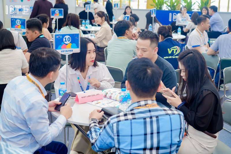 Doanh nghiệp giao thương, tìm kiếm cơ hội hợp tác kinh doanh. Ảnh: Thiên Trang