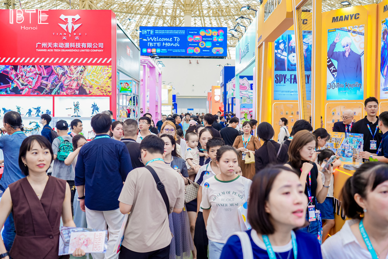 Triển lãm IBTE Hà Nội 2026 thu hút đông đảo khách tham quan. Ảnh: Thiên Trang