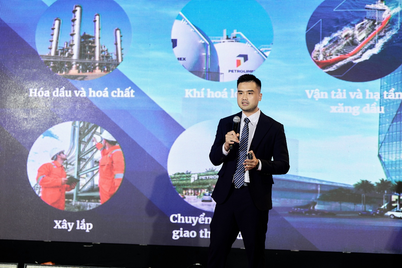 Ông Nguyễn Minh Đại - Trưởng Phòng Kinh doanh Petrolimex Aviation trình bày tham luận tại hội thảo