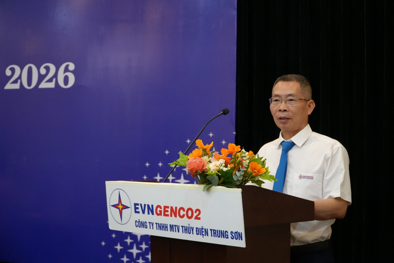 Ông: Lê Tấn Duy - Chủ tịch Công đoàn báo cáo tình hình thực hiện thoả ước lao động tập thể