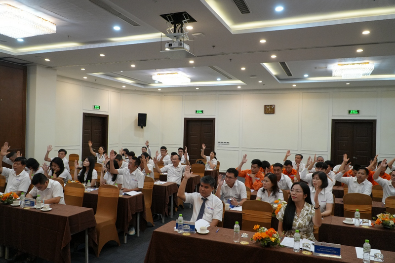 Hội nghị biểu biểu quyết thông qua Nghị quyết hội nghị