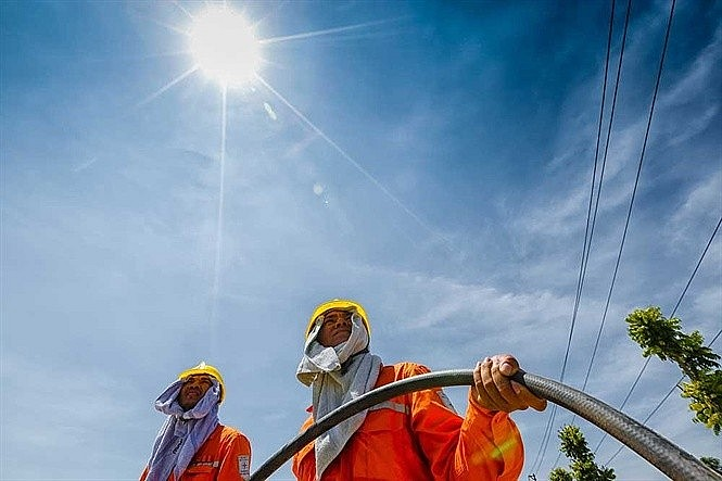 Cần nghiên cứu bổ sung chính sách hỗ trợ lao động tiếp xúc với nắng nóng