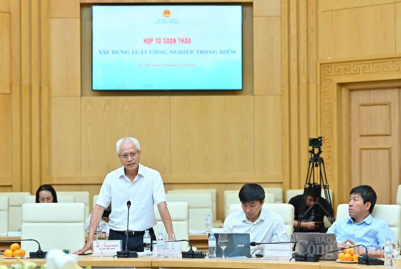 PGS.TS Nguyễn Chỉ Sáng, Chủ tịch Hiệp hội doanh nghiệp cơ khí Việt Nam phát biểu tại hội nghị. Ảnh: Nam Nguyễn