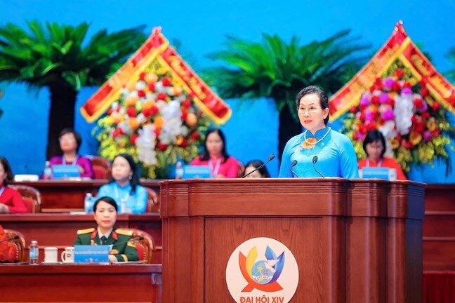 Bà Lê Thị Thuỷ phát biểu tại phiên Bế mạc Đại hội đại biểu Phụ nữ toàn quốc nhiệm kỳ 2026 - 2031. Ảnh: MTTQVN