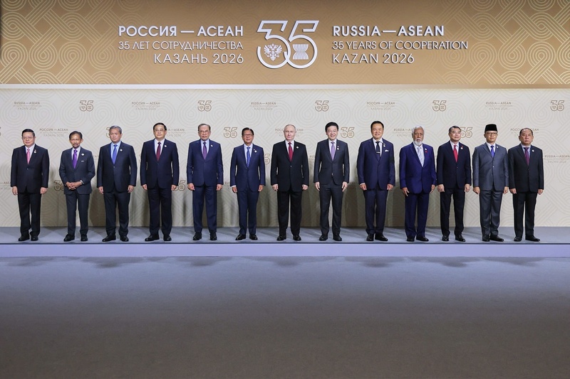Tổng thống Liên bang Nga Vladimir Putin đón Trưởng đoàn các nước thành viên ASEAN - Ảnh: VGP/Nhật Bắc - Ảnh: VGP/Nhật Bắc