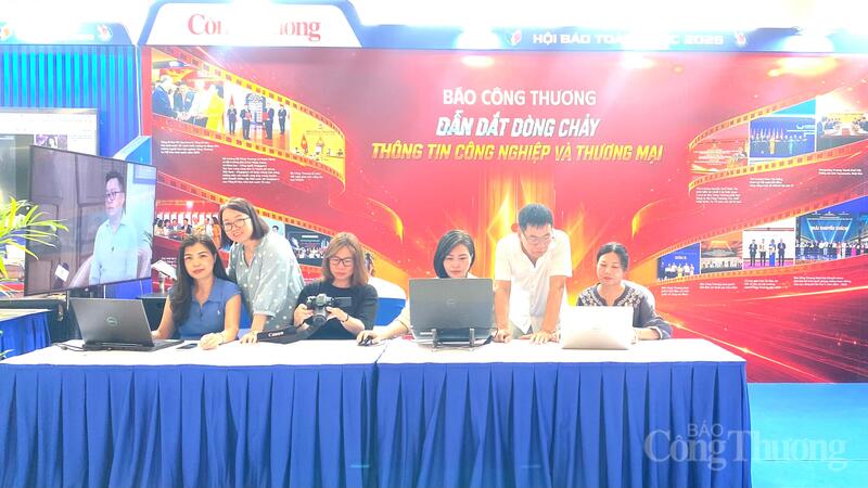 Báo Công Thương tham gia gian trưng bày giới thiệu những thành tựu nổi bật trong công tác thông tin, tuyên truyền về lĩnh vực công nghiệp, thương mại tại Hội Báo toàn quốc 2026.