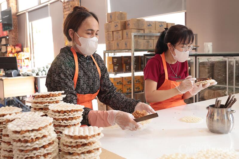Doanh nghiệp chọn cách dịch chuyển khung giờ để bảo vệ sức khỏe người lao động một cách tối đa. Ảnh: Trọng Tùng