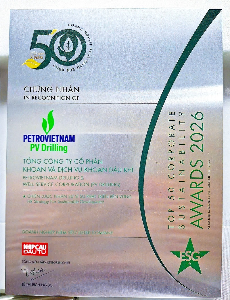 PV Drilling nhận vinh danh Top 50 Doanh nghiệp phát triển bền vững (Top 50 CSA) năm 2026 ở hạng mục “Chiến lược nhân sự vì sự phát triển bền vững”. Ảnh: Petrovietnam