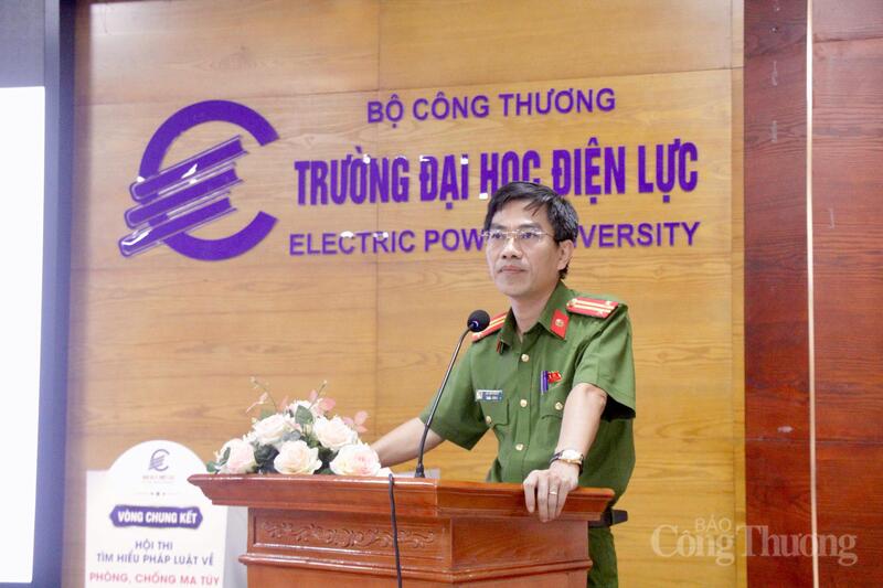 Ông Đỗ Huy Đông, Cán bộ Công an phường Nghĩa Đô chia sẻ tại hội thi.