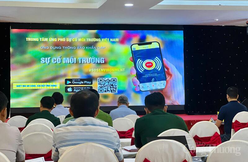 Thông qua hội nghị, đội ngũ cán bộ xã, phường được nâng cao nhận thức, cập nhật kiến thức chuyên môn và tăng cường năng lực tổ chức thực hiện nhiệm vụ phòng ngừa, ứng phó sự cố tràn dầu. Ảnh: Hiền Mai