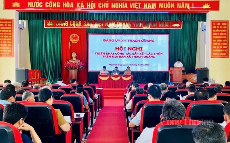 Tại xã Thạch Quảng, người dân tích cực tham gia các hội nghị lấy ý kiến, bày tỏ sự đồng thuận cao với chủ trương sắp xếp thôn, tổ dân phố, góp phần tinh gọn bộ máy ở cơ sở. Ảnh: Quốc Anh