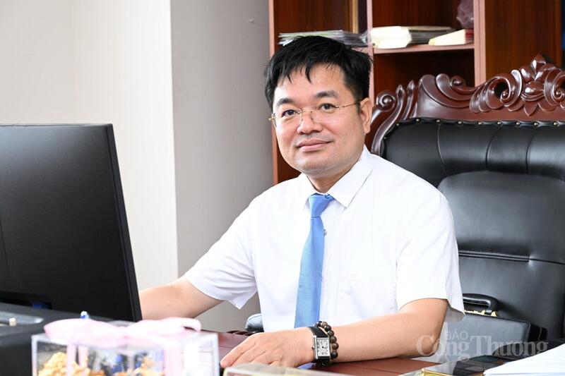 Tổng Biên tập Báo Công Thương Nguyễn Văn Minh.